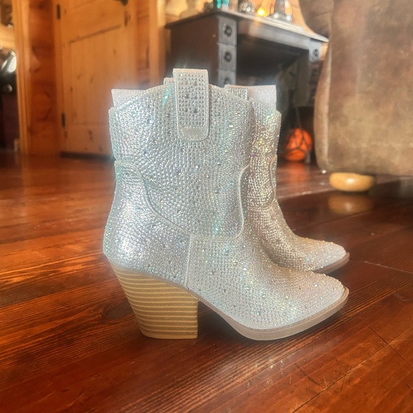 Tres Rivers Forever Booties NWT - Picture 5 of 8